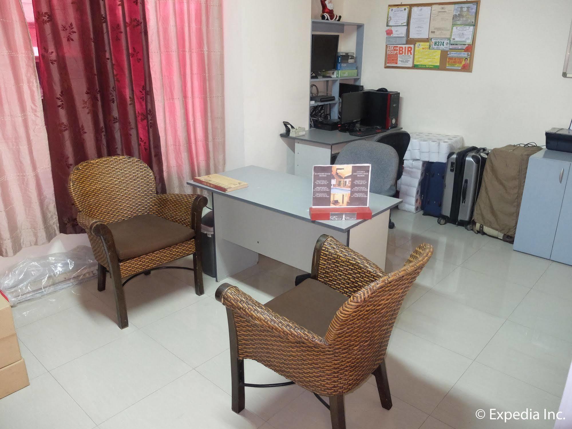 Elyseah Condotel Angeles Bagian luar foto